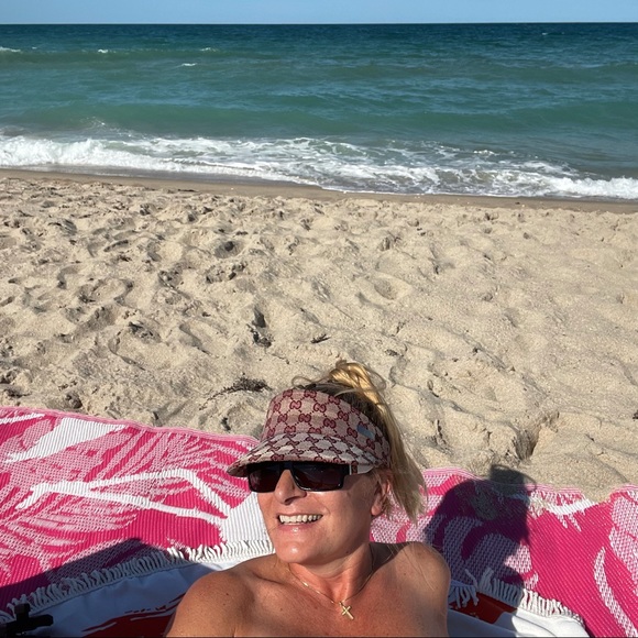 I’m on Facebook https://www.facebook.com/Wenrella - Picture 8 of 8